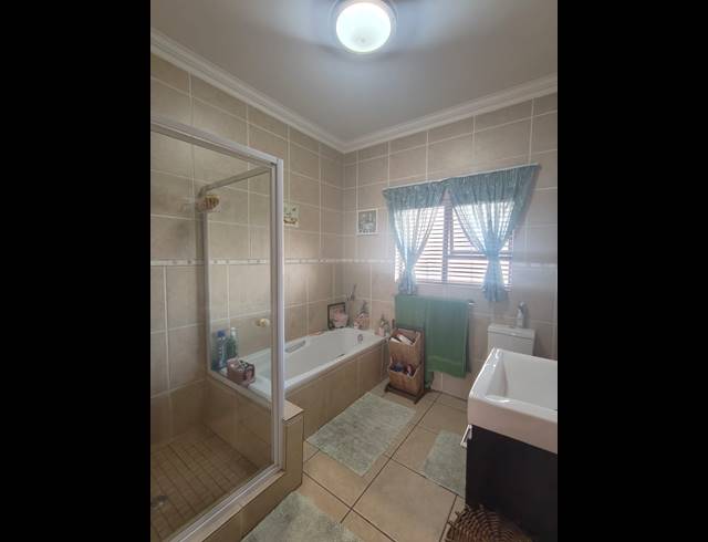 4 BEDROOM HOUSE FOR SALE IN VANDERBIJLPARK SE 8